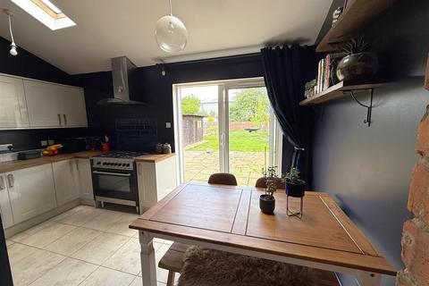 12 Beech Avenue, Stretton, Burton-on-trent, DE13 0DT