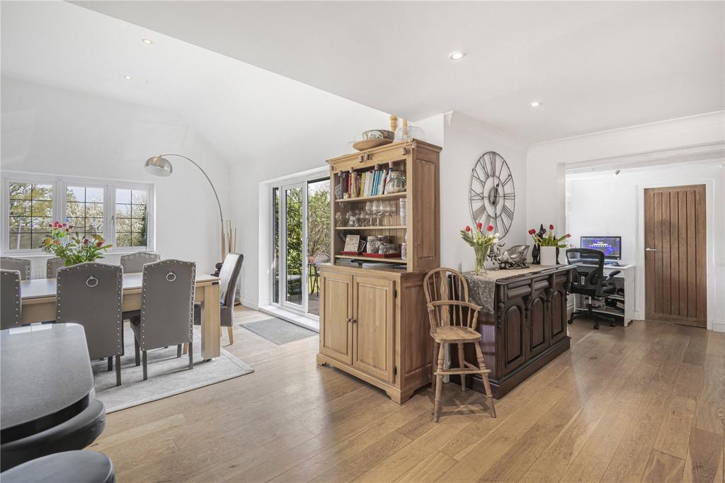 Kitchen/Dining Area