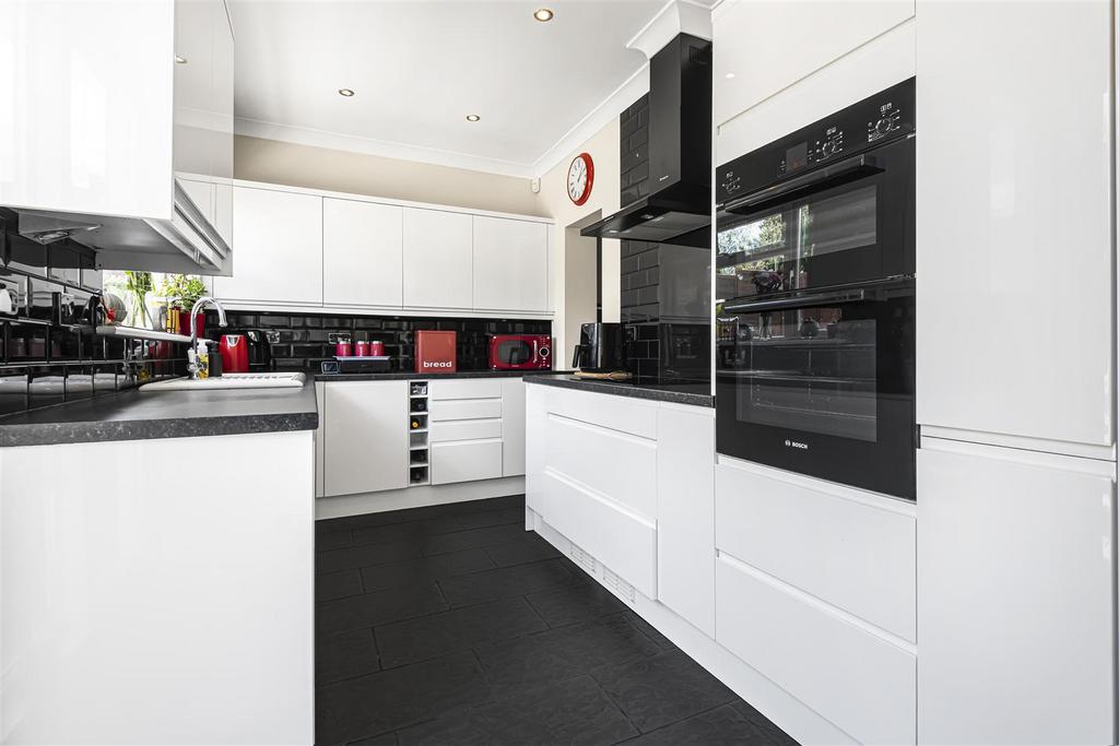 Kitchen/breakfast room pic3: