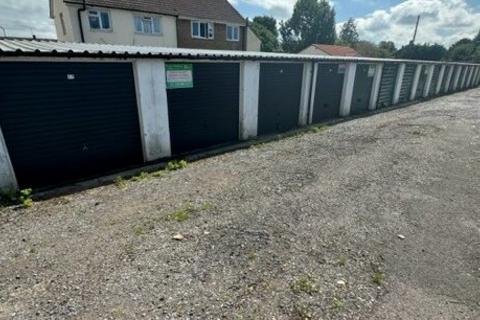 Garage to rent, Eastern Avenue, Ilford IG2