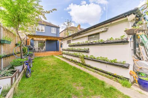 13 Eldertree Way, Mitcham, CR4 1AJ