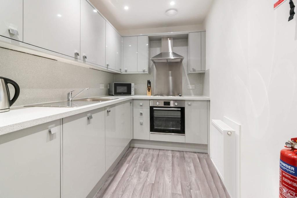 Laburn Street, City Centre DD1 3 bed flat to rent - £1,000 pcm (£231 pw)