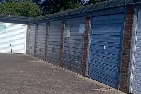 Garage to rent, Eversley Park Road, London N21