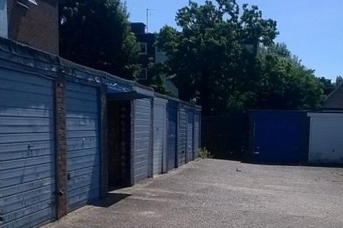 Garage to rent, Eversley Park Road, London N21