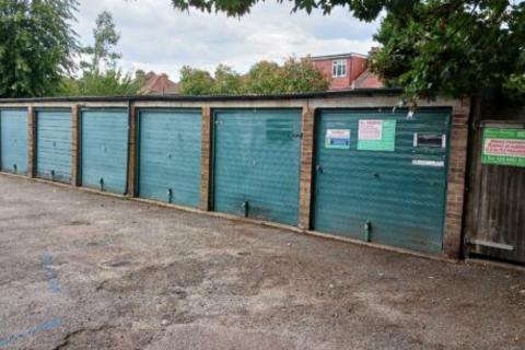 Garage to rent, High Road, London N12