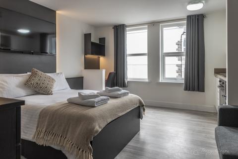Studio to rent, 84-86 Derrys Villa, Flat 8