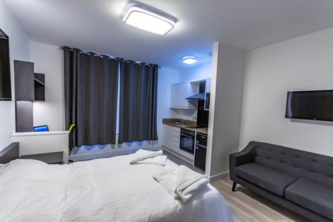 Studio to rent, 84-86 Derrys Villa, Flat 2