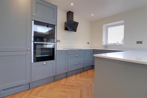 3 bedroom detached bungalow for sale, Heathwood Drive, Alsager
