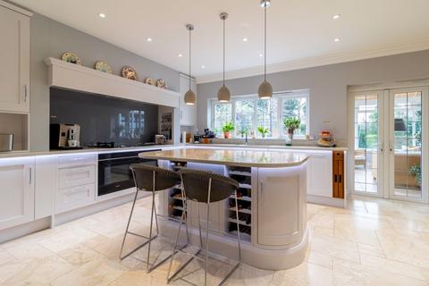 12a Oakley Road, Warlingham, CR6 9BF