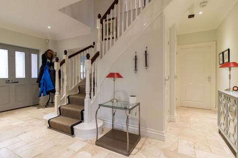 12a Oakley Road, Warlingham, CR6 9BF