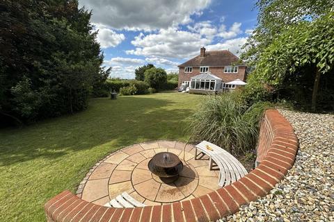 12a Oakley Road, Warlingham, CR6 9BF