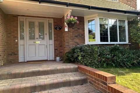 12a Oakley Road, Warlingham, CR6 9BF
