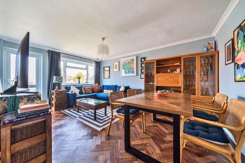 22 Brentwood Close, London, SE9 2DT
