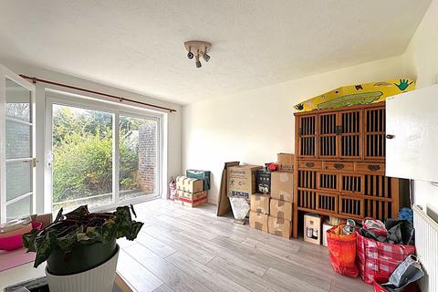 4 bedroom semi-detached house to rent, Fairview Rise, Brighton