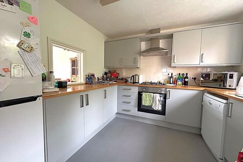 4 bedroom semi-detached house to rent, Fairview Rise, Brighton