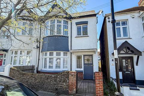 2 bedroom maisonette for sale, Marguerite Drive, Leigh-On-Sea SS9