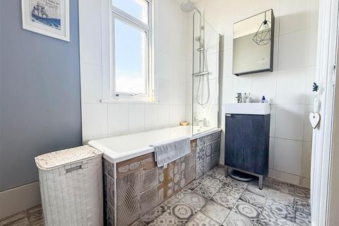 2 bedroom maisonette for sale, Marguerite Drive, Leigh-On-Sea SS9