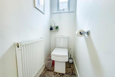 2 bedroom maisonette for sale, Marguerite Drive, Leigh-On-Sea SS9