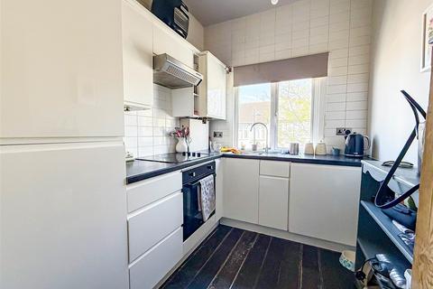 2 bedroom maisonette for sale, Marguerite Drive, Leigh-On-Sea SS9
