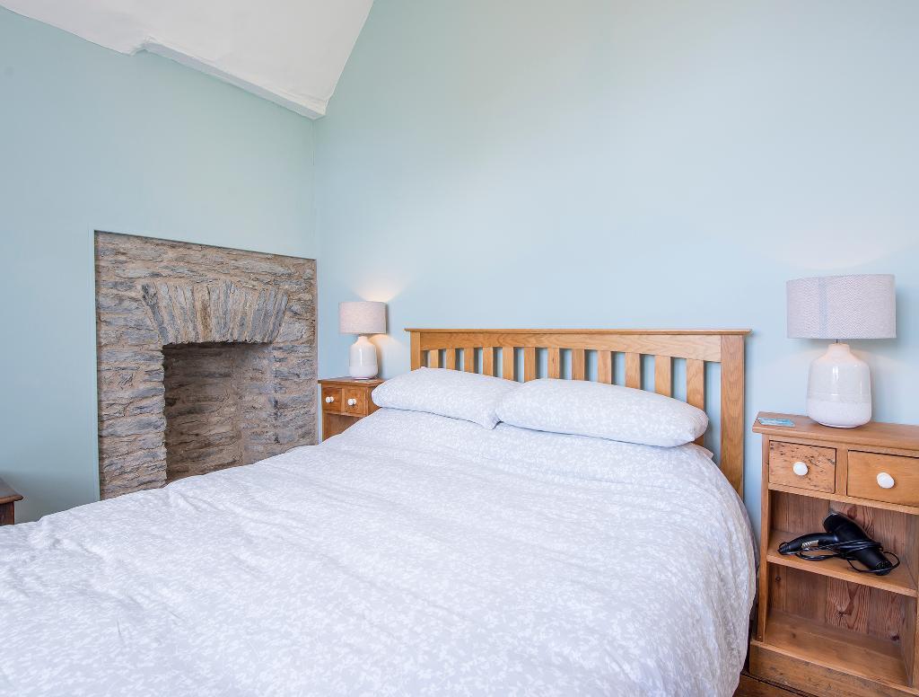 Bedroom 2 - View 2