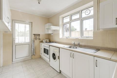 2 bedroom bungalow for sale, Sea Lane Gardens, Ferring, Worthing, West Sussex, BN12