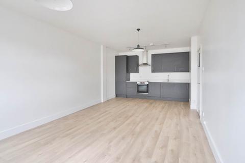 2 bedroom flat to rent, High Street, New Malden