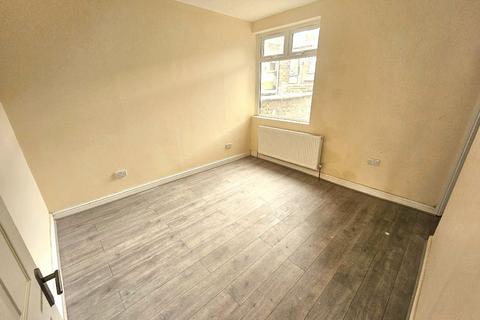 3 bedroom terraced house to rent, Chapman Street, Gorton, Manchester, M18