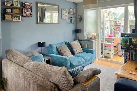 63 Maple Way, Coulsdon, CR5 3RP