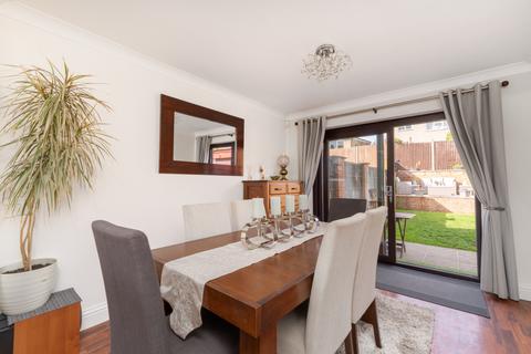 50 Fir Park, Harlow, CM19 4JU