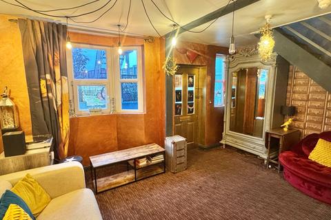 1 bedroom maisonette for sale, Guildhall Street, Kent CT20