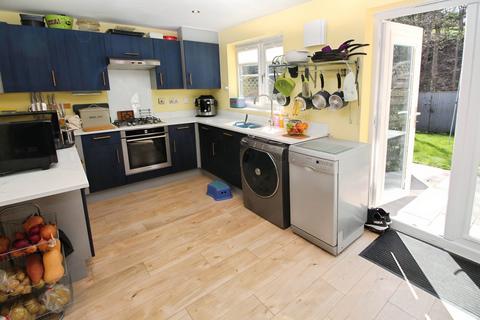 3 bedroom terraced house for sale, Broadacres, Brighouse HD6