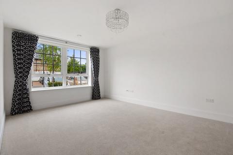 undefined, Apartment 1 at The Cloisters High Street, Great Missenden HP16