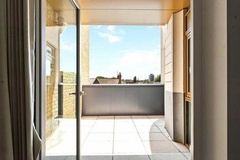 2 bedroom flat to rent, Royal exchange 4
