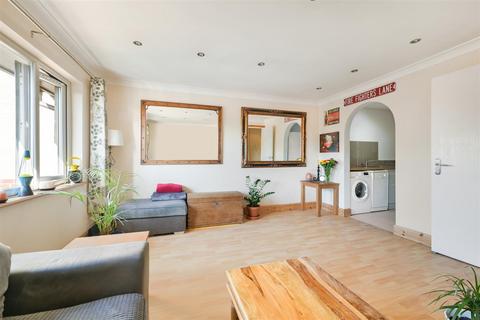 2 bedroom apartment for sale, Rossignol Gardens, Carshalton