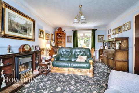 3 bedroom semi-detached house for sale, Grampian Way, Lowestoft
