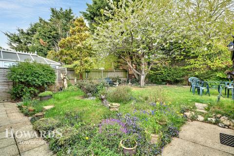 3 bedroom semi-detached house for sale, Grampian Way, Lowestoft