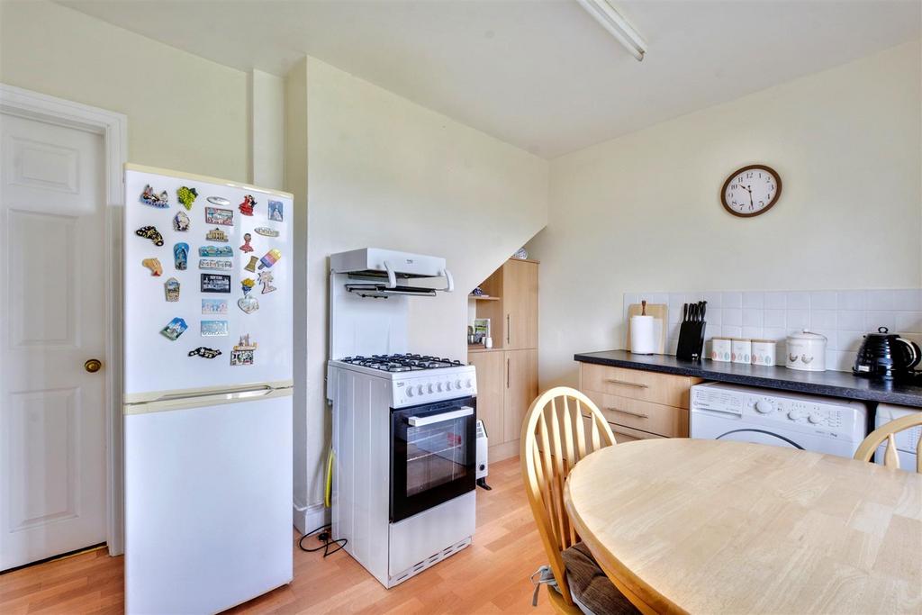 Kitchen 2.jpeg