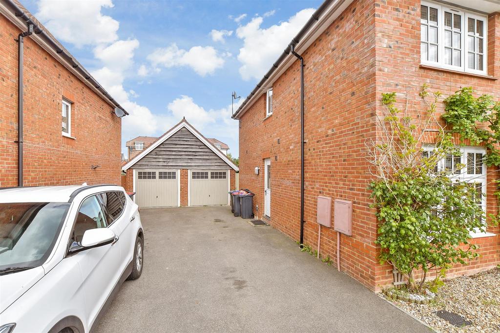 Driveway/Parking