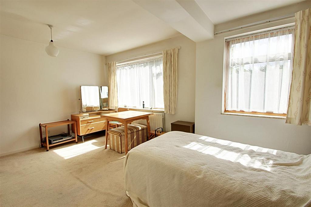 Master Bedroom 1.jpg