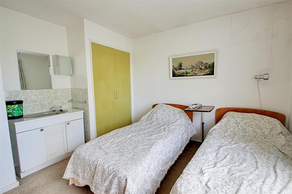 Bedroom 2 (1).jpg