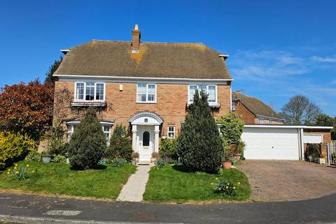 12 Corone Close, Folkestone, CT19 5LJ