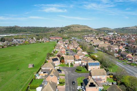 12 Corone Close, Folkestone, CT19 5LJ