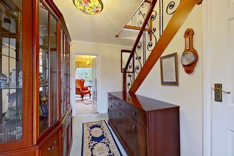 12 Corone Close, Folkestone, CT19 5LJ