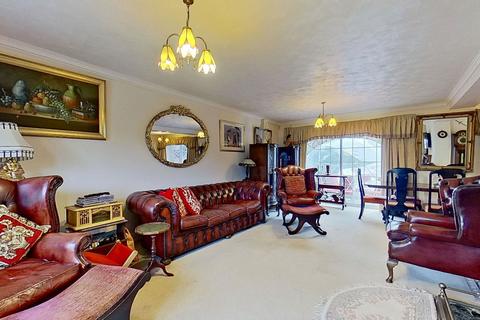 12 Corone Close, Folkestone, CT19 5LJ