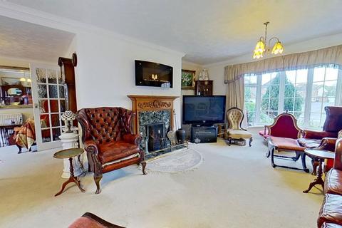 12 Corone Close, Folkestone, CT19 5LJ