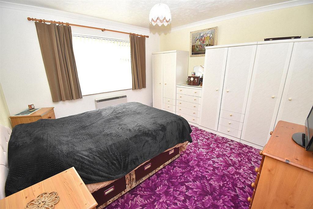 Bed 1.jpg