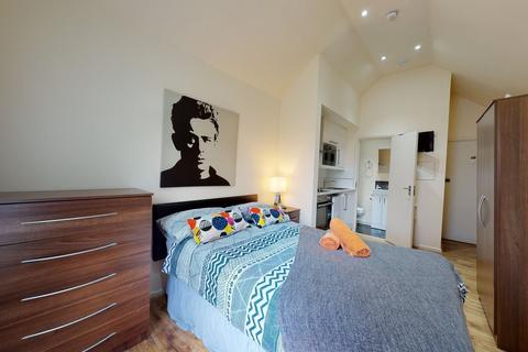 Studio to rent, Ash Grove