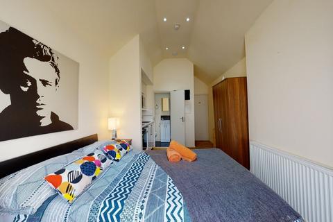 Studio to rent, Ash Grove