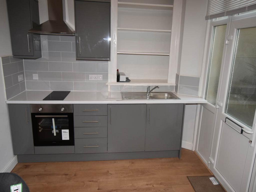 Kitchen photo 1