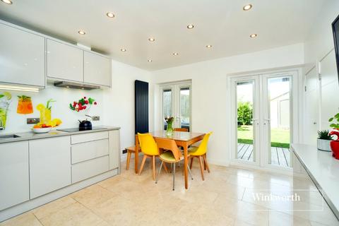 10 Lingfield Road, Worcester Park, KT4 8TG
